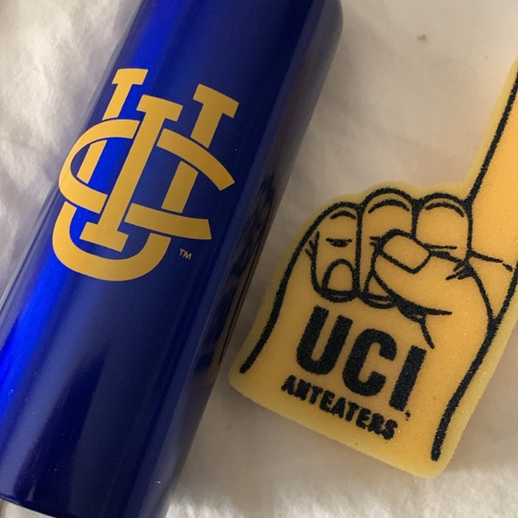 🆕 UCI water bottle and foam finger - Picture 2 of 4